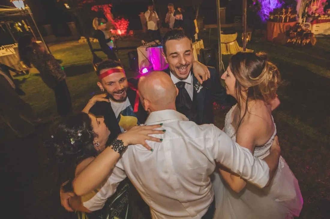 Sposi al tramonto, fotografia di matrimonio emozionale a Roma